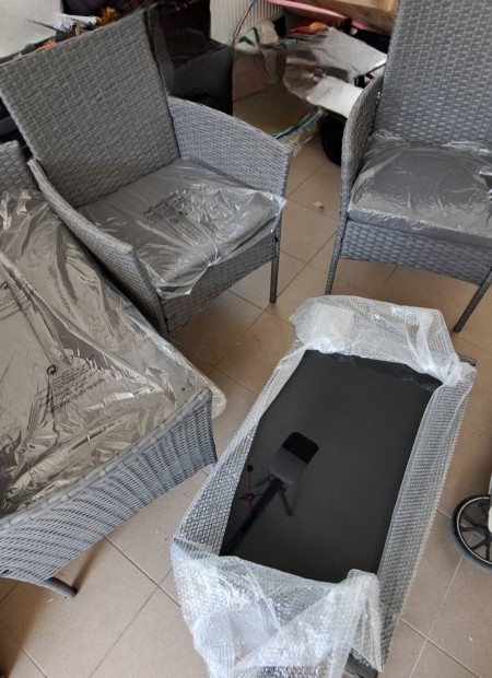 Új 4 részes Kerti polyrattan garnitúra asztallal.Antracit, barna