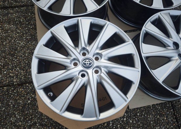 Új 5x100 16 Toyota gyári alufelni r16 " Yaris Prius Lexus CT