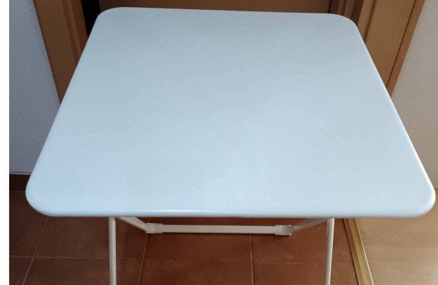 j 72x60x65 cm asztal szinte ingyen elvihet
