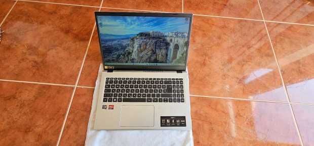 j Acer Aspire 3 A315-24P-R77W laptop Windows 11 opercis rendszerrel