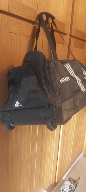 j Adidas nagymret utaztska, brnd elad!