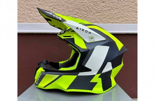 Új Airoh Twist 2.0 Lift matt sárga enduro, cross sisak, bukósisak (S)