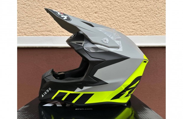 Új Airoh Wraaap szürke/sárga/fekete enduro, cross sisak, bukósisak (M)