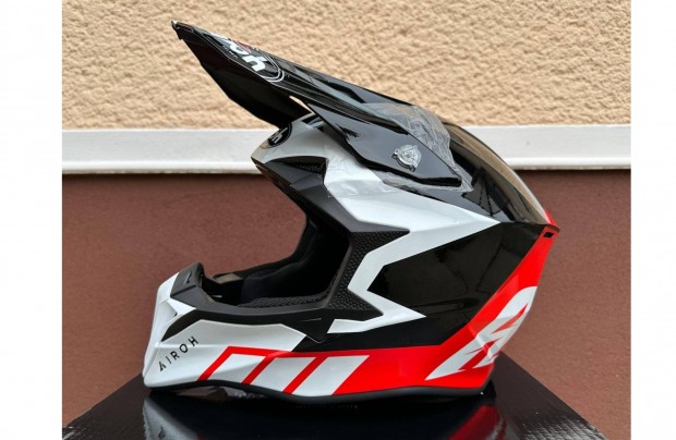 Új Airoh Wraap fekete/piros enduro, mx, cross sisak, bukósisak (S)