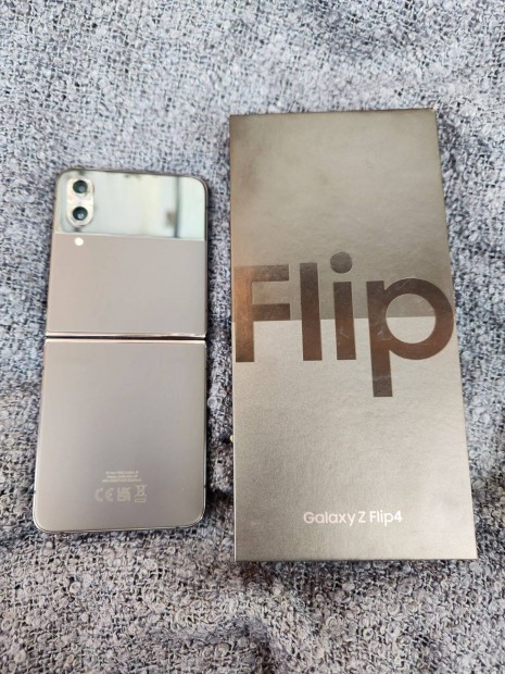 j llapot! Samsung Galaxy Z Flip 4 Dualsim, 128/8GB Fekete (Garis)