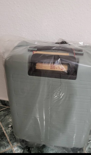 Új American Tourister Kabin Bőröndök