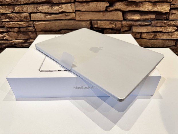 Új Apple Macbook Air M3 15" 16 Gb silver/magyar