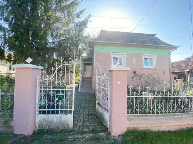 �j �ron! Eszt�tikus, meleg csal�di f�szek elad� Etesen!