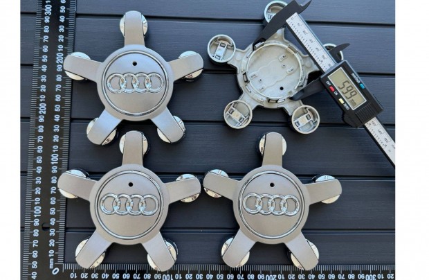 �j Audi 135mm 8R0601165N Felni Alufelni Kupak Felnikupak Felnik�z�p sa
