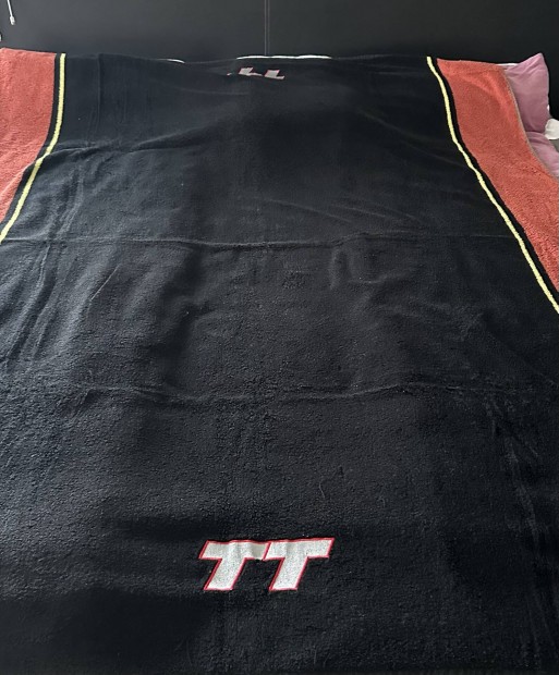 Új Audi TT márkájú pamut törölköző eladó Budán!