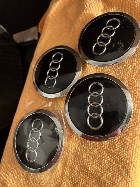 j Audi felni kupak lakk fekete 69mm