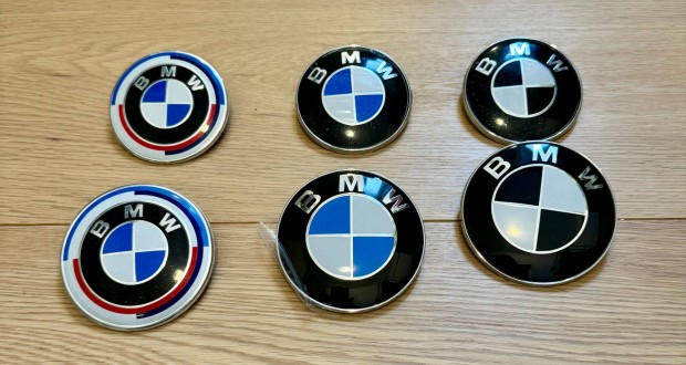 j BMW 1 2 3 4 5 6 7 x3 x5 x6 x1 JEL Logo Emblma Felirat Kiegszt