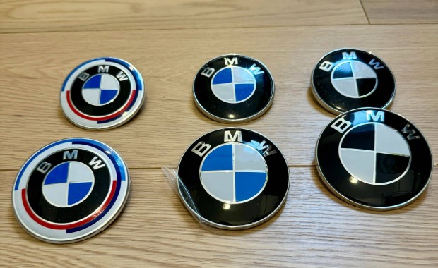 j BMW 1 2 3 4 5 6 7 x3 x5 x6 x1 JEL Logo Emblma Felirat Kiegszt