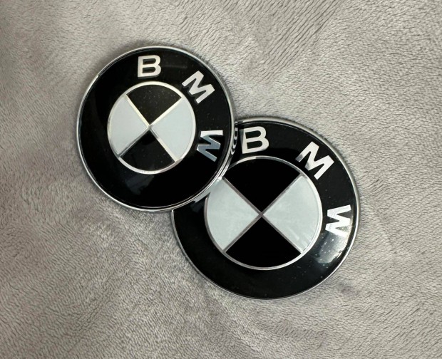 j BMW 82mm 74mm Gphz Csomagtart JEL Logo Emblma Felirat