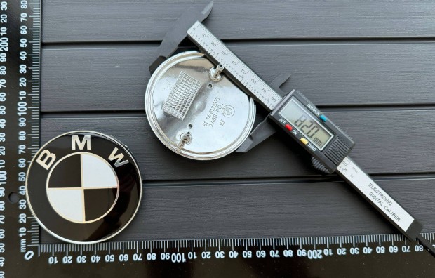 �j BMW 82mm G�ph�z Motorh�z Csomagtart� Embl�ma Logo 51148132375