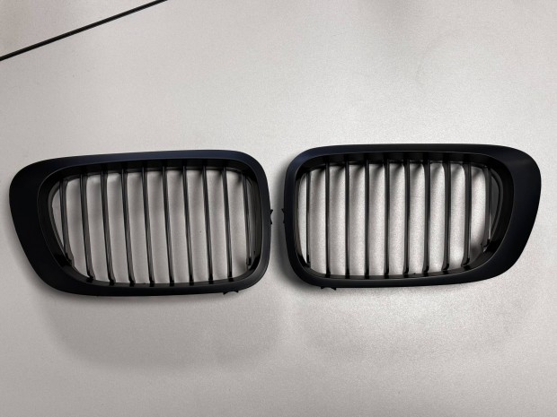 Új BMW E46 Facelift elötti Coupe matt fekete motorháztető vese hűtőrác
