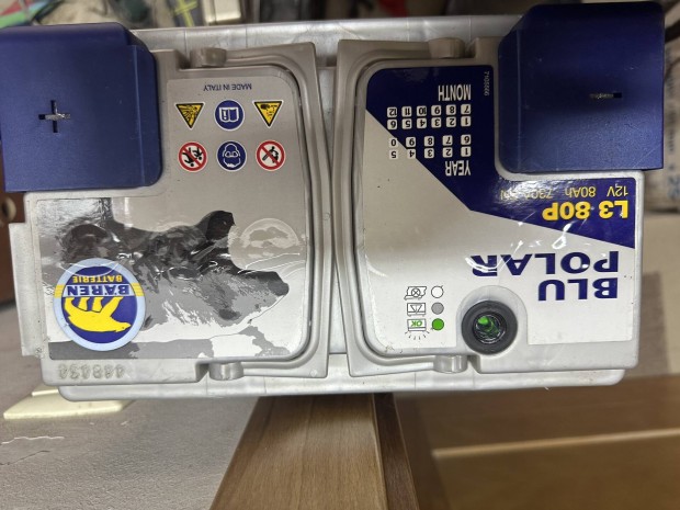 j Baren 80 Ah (mretre akkora mint egy 75 Ah-s) akkumultor.