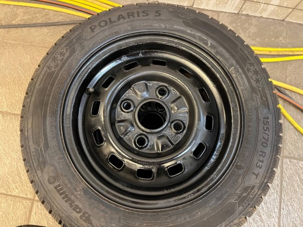 j Barum tligumi 155/70 R13 felnire szerelve elad