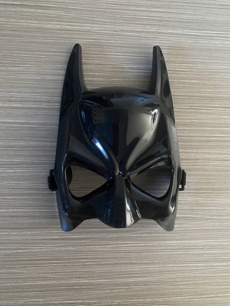 j Batman manyag maszk, larc