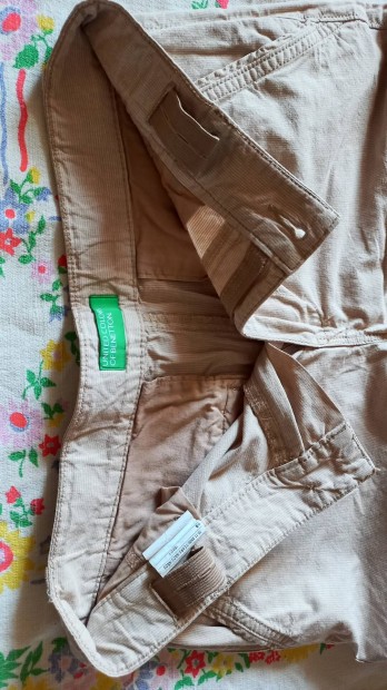 Uj Benetton pamut - len bezs feher aprocsikos rövidnadrag 150 cm