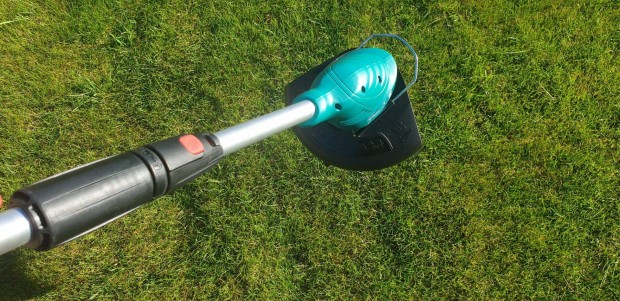 Új Bosch akkus szegélynyíró 12V 23cm Easygrasscut 12-23 + akku töltő