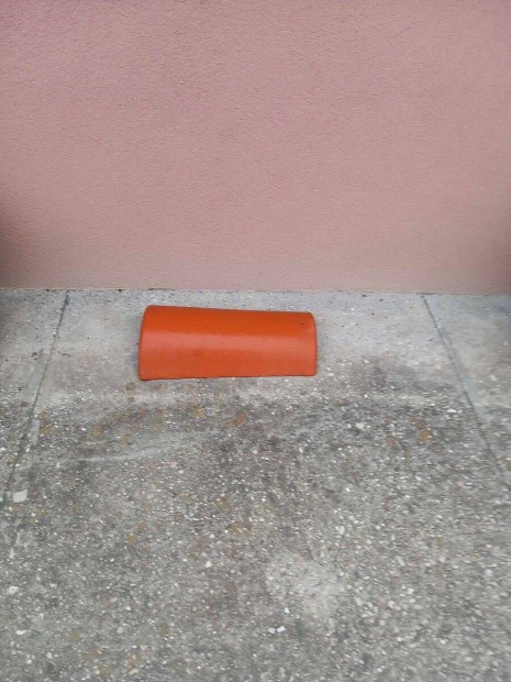 Új Bramac beton kúpcserép és kezdő kúp