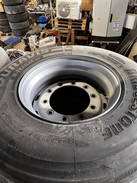 Új Bridgestone 385/65 R22.5 dobfékes kerék!