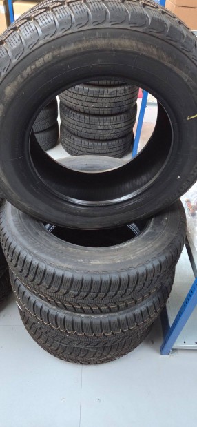 j Bridgestone Blizzak 245/65 R17 tligumi szett