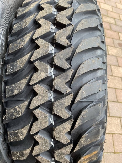 Új Bridgestone terepgumi szett
