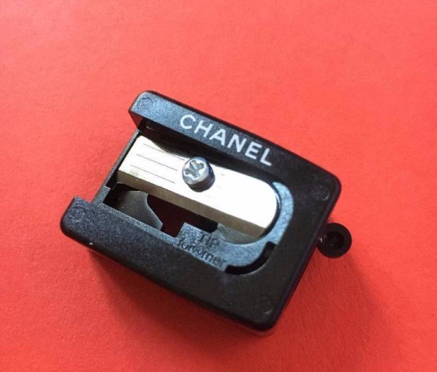 j Chanel Hegyez Le Crayon Khol