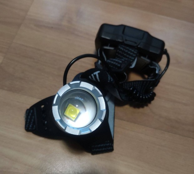 j Cree Led Fejlmpa 18650 Li-ion Akku