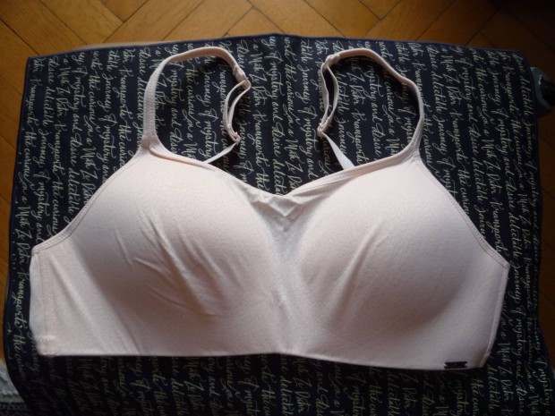 j DKNY" 38B 85B szibarack s vilgosszrke melltartk egysgron