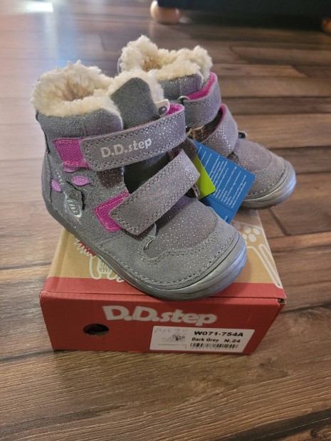 Új D.D.step kislány cipő eladó 
