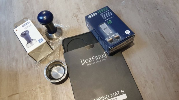 j Delonghi Dedica 51mm tamper , szilikon tamper altt, barista szett