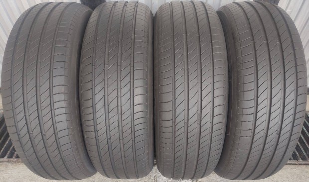 j Demo 2023 Michelin 215/65 R17 215/65R17 nyri gumi AA68dB negyed r