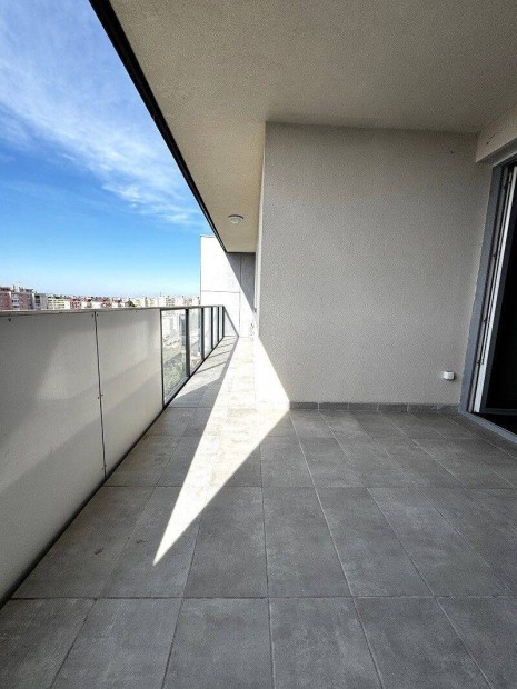 �j �p�t�s� Lak�s Elad� A Husz�r Utc�ban!!!