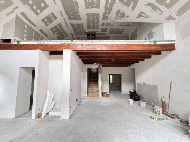 �j �p�t�s�, Panor�m�s Csal�di H�z