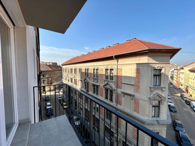 �j �p�t�s�, Teraszos Lak�s V�rja Els� Lak�j�t 2025-Ben �tadott H�zban!