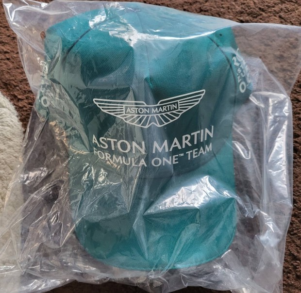j Eredeti Aston Martin Sapka (felntt mret)