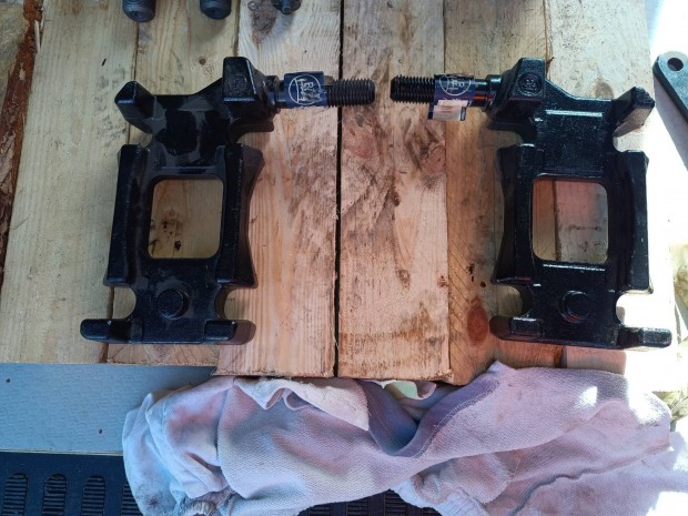 �j Eredeti BPW Tengelybak / Achslappen P�r (03.221.10.01.0