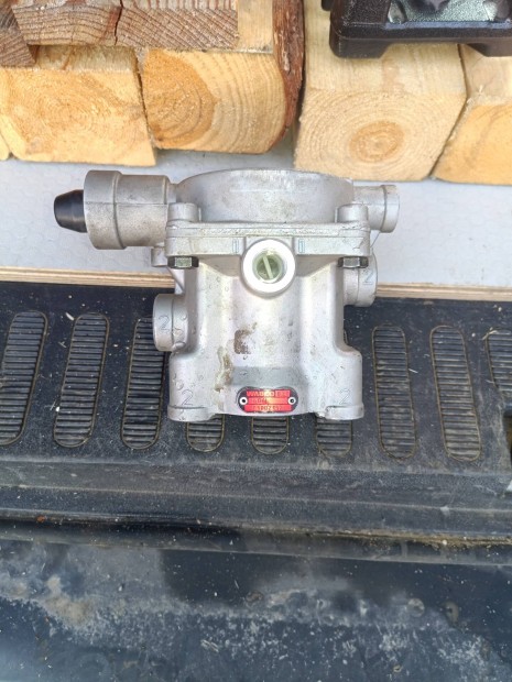 �j Eredeti WABCO P�tkocsi F�kez�szelep (9710021527) 