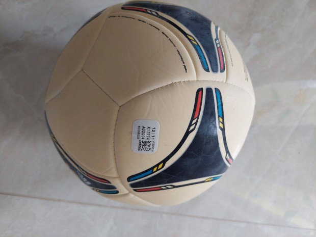 j Euro 2012-es Adidas tango labda 60 e