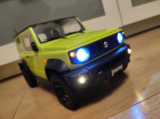 j FMS Suzuki Jimny 1/12 RTR tvirnyts aut / RC crawler