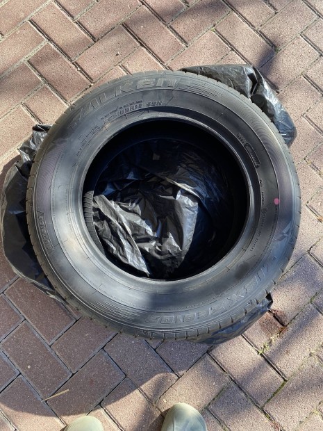 j Falken gumi szett elad 