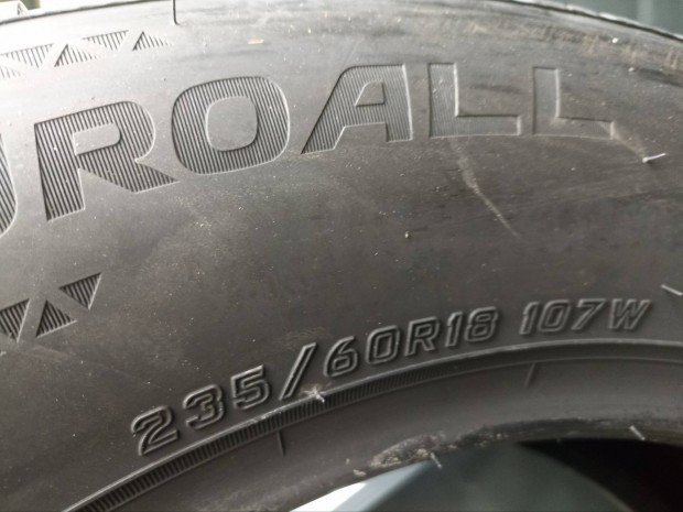j Falken ngyvszakos gumi 235/60r18