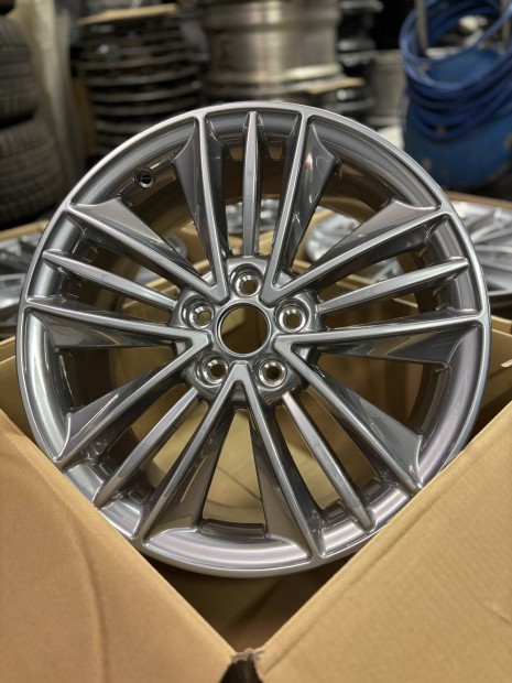Uj Ford 8x18 et55 5x108 gyari vignale alufelni