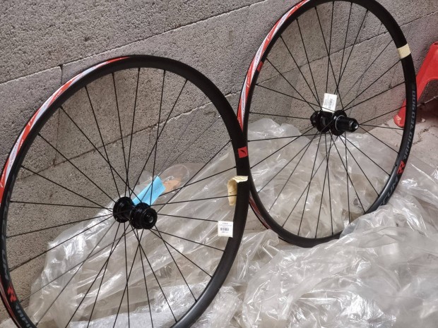 j Fulcrum Rapid Red 900 Gravel kerkszett tts trcsafk Bontrager