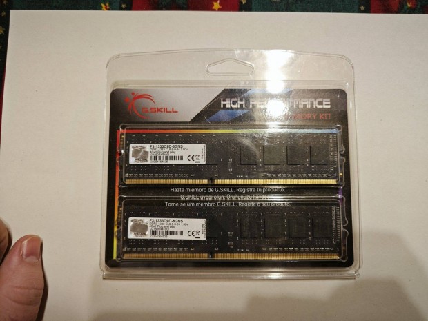 Új G.Skill 2x4 GB DDR3 memória
