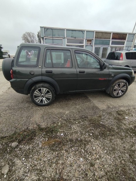 j Gazdit Keres Egy Land Rover Freelander 1 5ajtos 2005-s Diesel, 