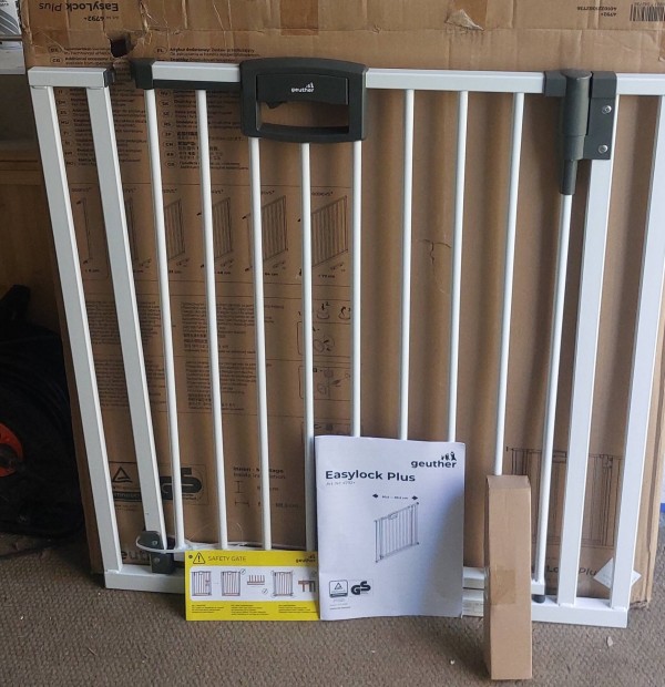 Új Geuther 4792 , fehér biztonsági rács 80,5-88,5 cm